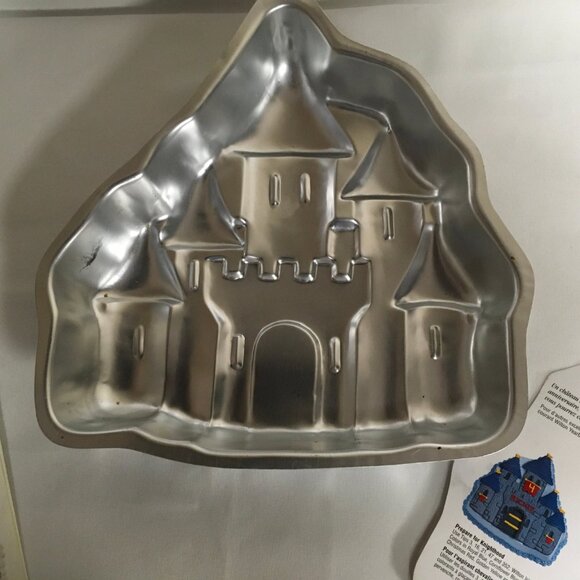 Wilton Enchanted Castle Sand Castle Knighthood Cake Pan # 2105-2031 Bake - Picture 3 of 4